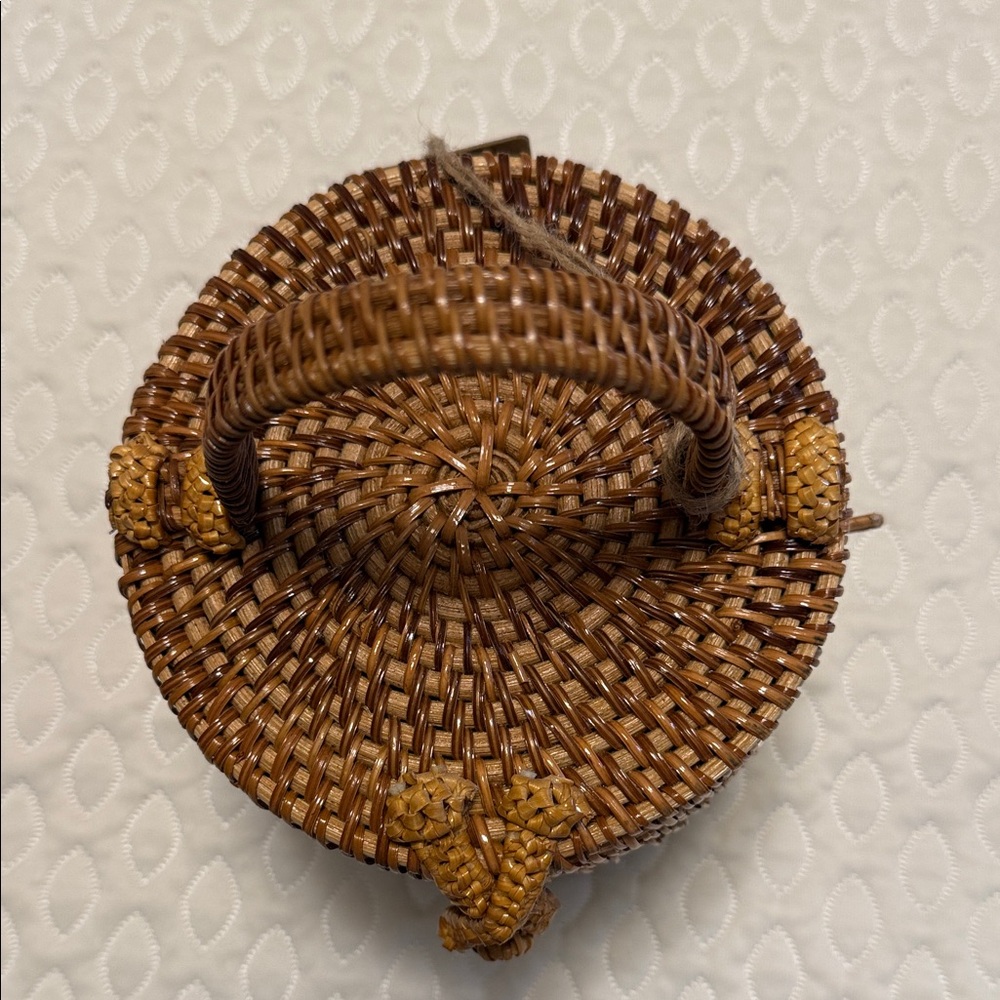 Handwoven Two-Tone Rattan Basket Bag with Top Handle - Picture 4 of 7